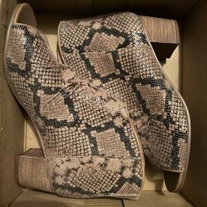 Bandolino Beige and Black Snakeskin Ankle Booties